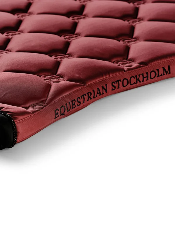 DRESSAGE SADDLE PAD SOFT ROUGE - EQUESTRIAN STOCKHOLM - Imagen 3